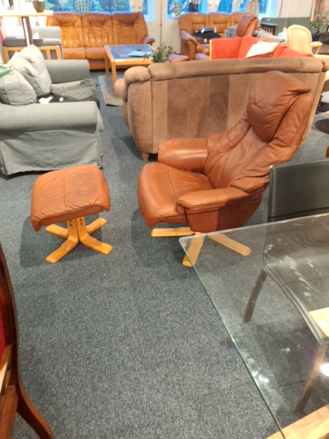 Læderstol med skammel